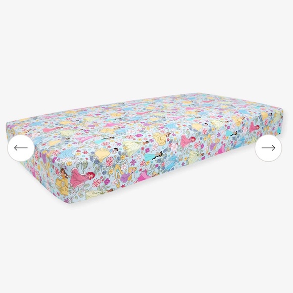 •New•Posh Peanut “Disney Princess” Crib Sheet - Picture 1 of 6